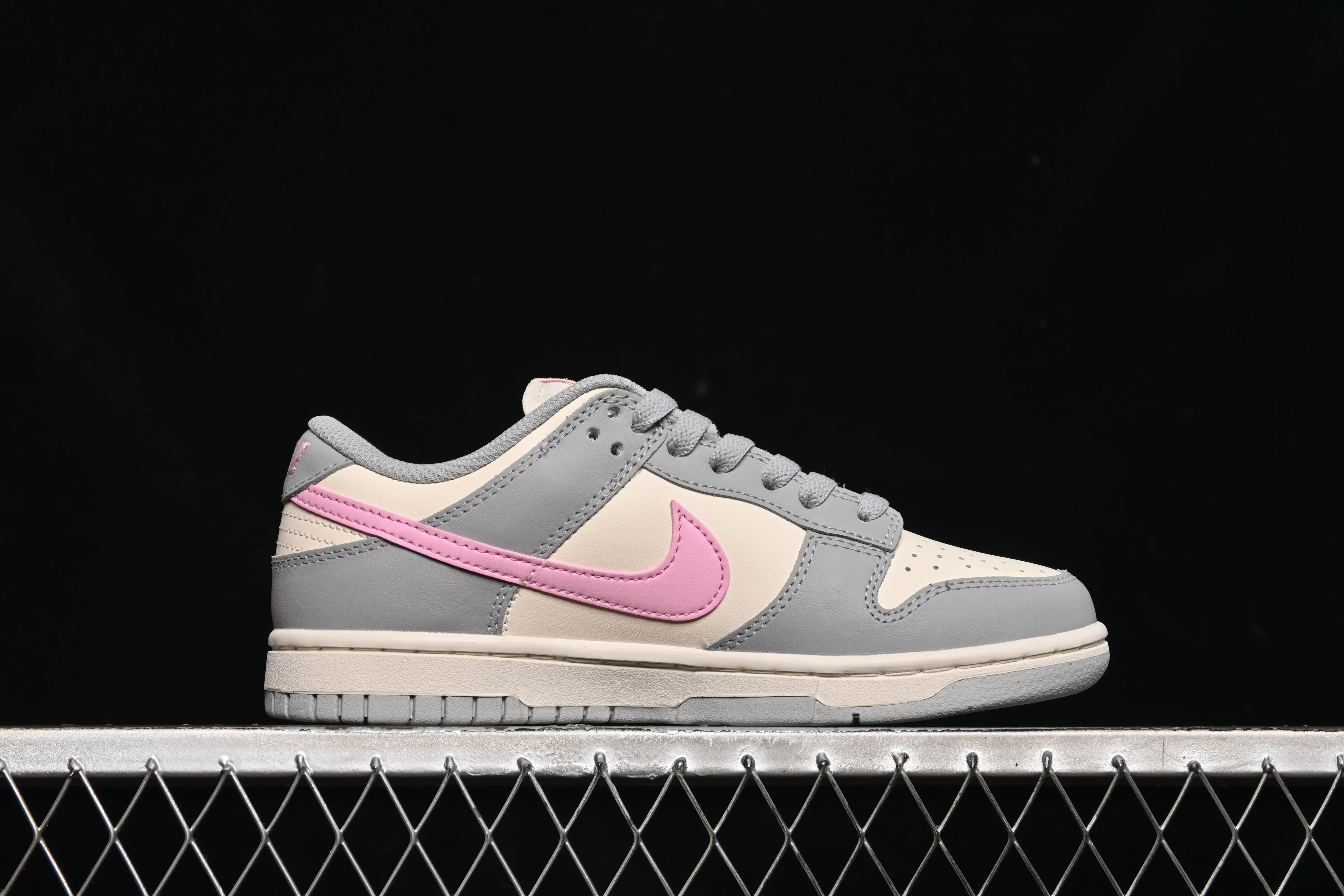 All categories Nk SB Dunk series Nk SB Dunk Low low-top sneakers Nike SB Dunk Low gray pink low-top casual sneakers DD1873-002